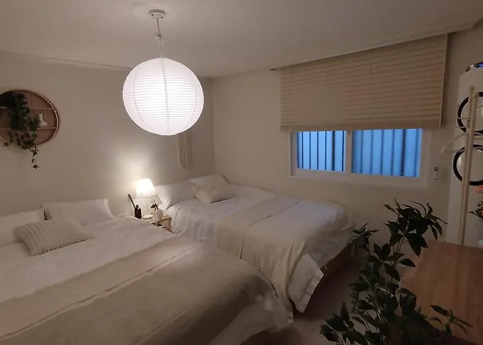 Apartment Ehwa Sinchon House