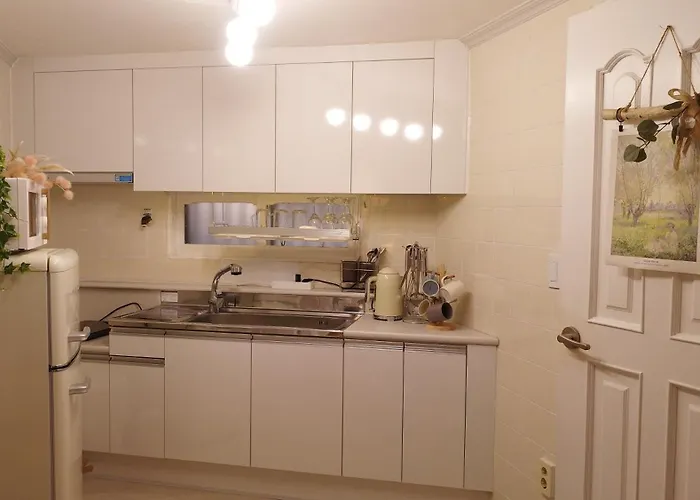 Ehwa Sinchon House Apartment
