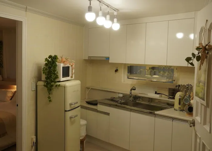 Apartment Ehwa Sinchon House